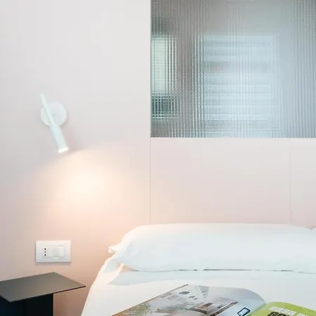 ゲストハウス Vivo チヴィタノーヴァ・マルケ